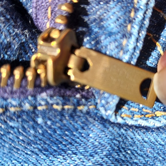 BiG E - Picture 10 of 14